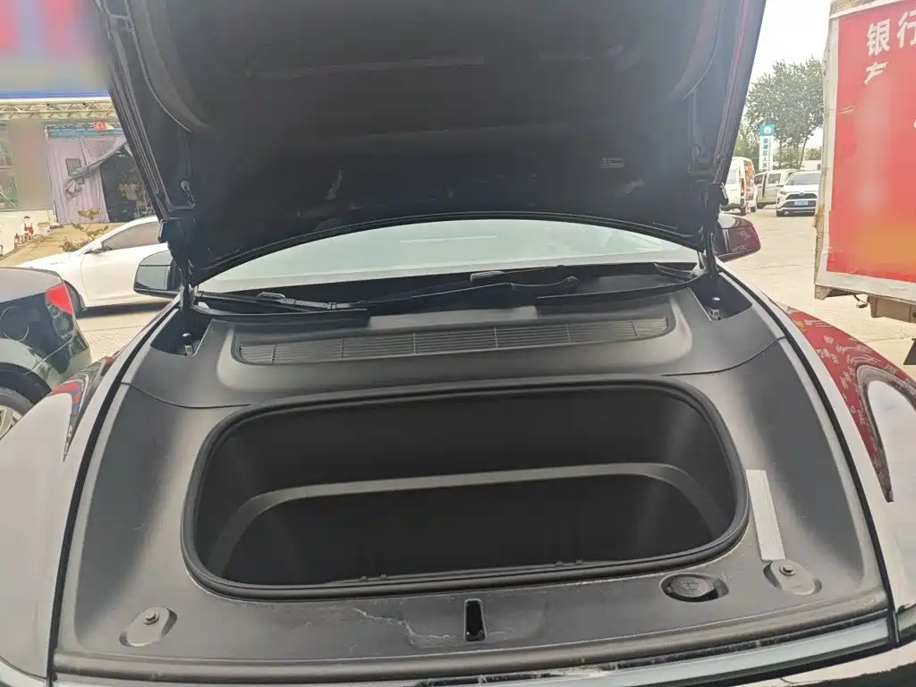 Tesla Model Y — миниатюра 16