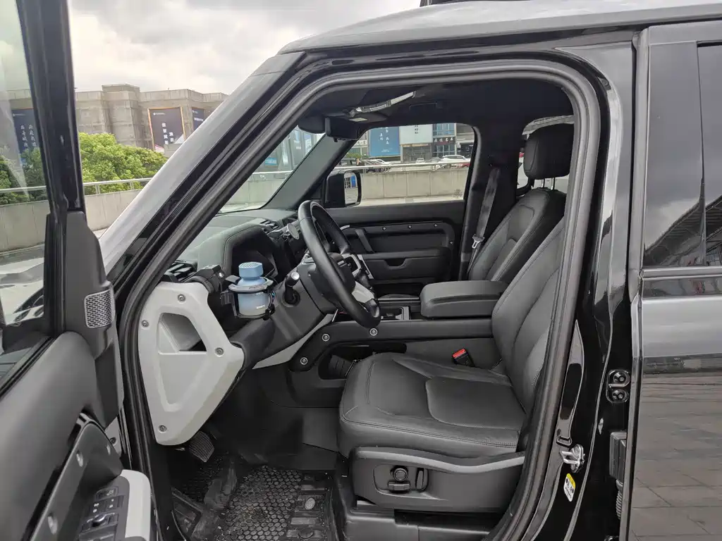 Land Rover Defender — миниатюра 6
