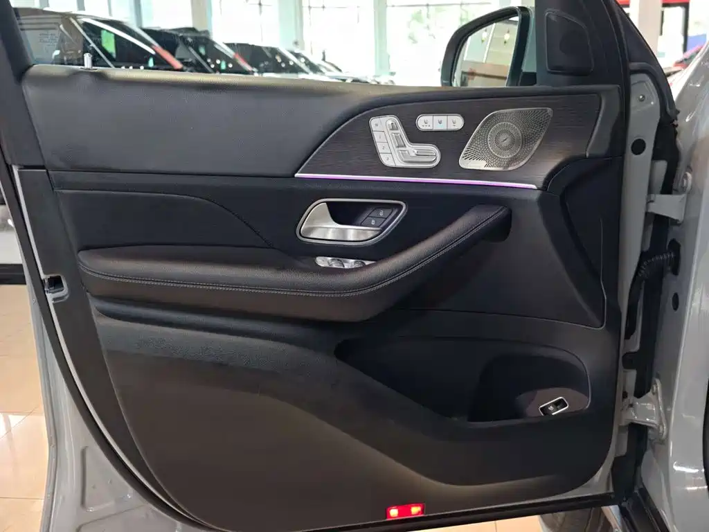 Mercedes-Benz GLE (Import) — миниатюра 27