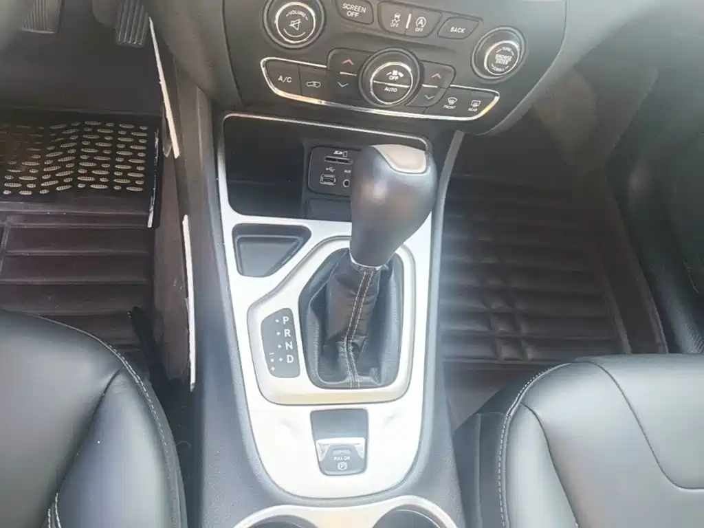 Jeep Cherokee — миниатюра 14