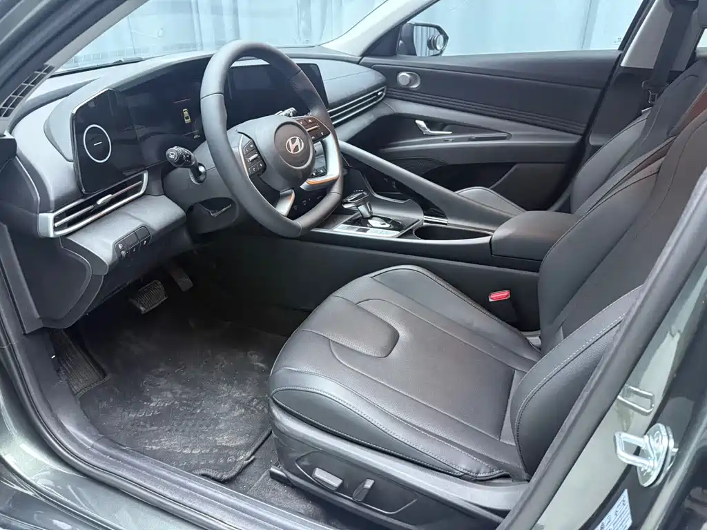 Hyundai Elantra 2023 1.5L CVT LUX Luxury