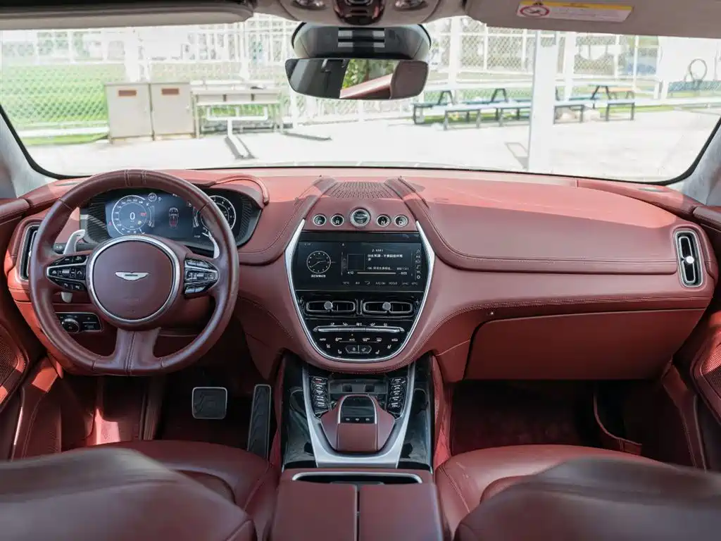 Aston Martin DBX 2020 4.0T V8 1913