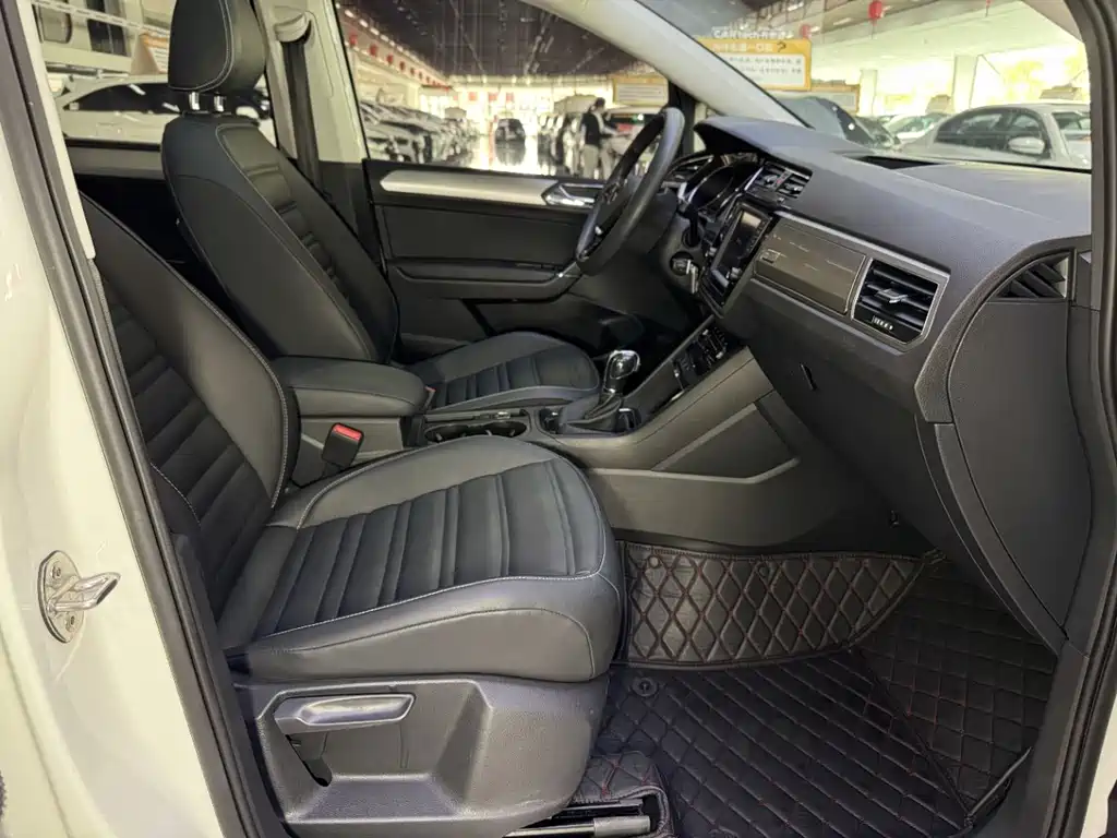 Volkswagen Touran — миниатюра 6