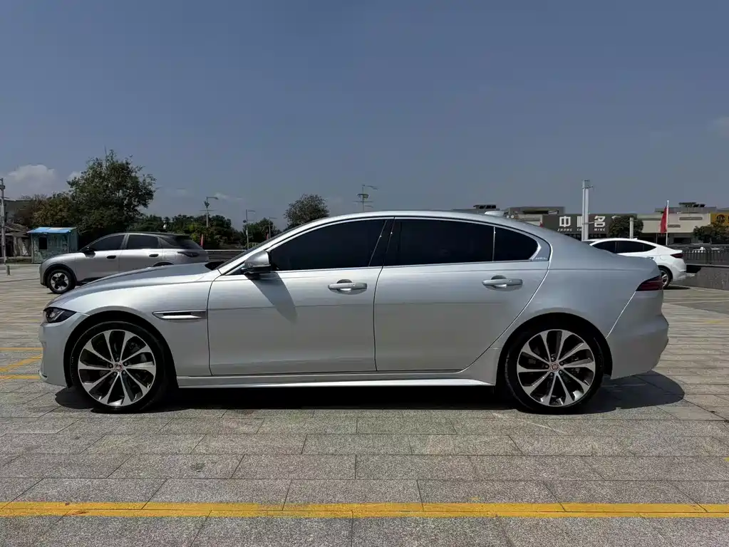 Jaguar XEL — миниатюра 4