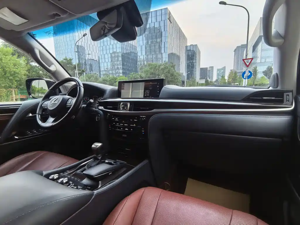 Lexus LX — миниатюра 13