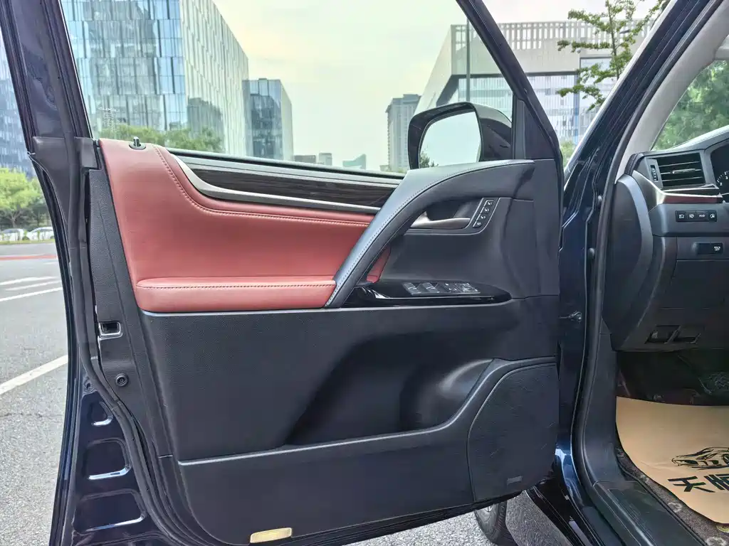 Lexus LX — миниатюра 11
