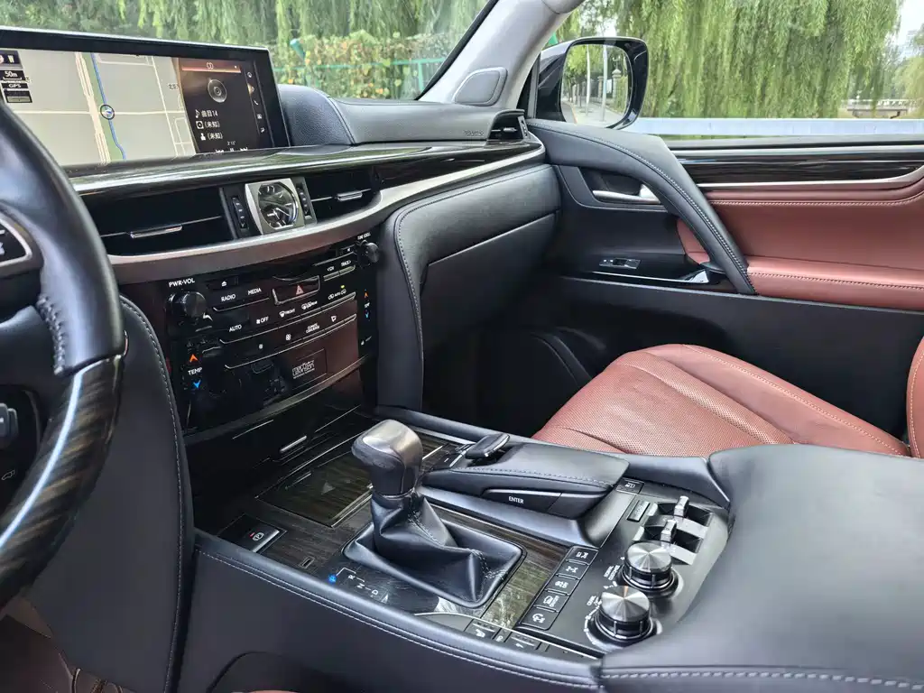 Lexus LX — миниатюра 27
