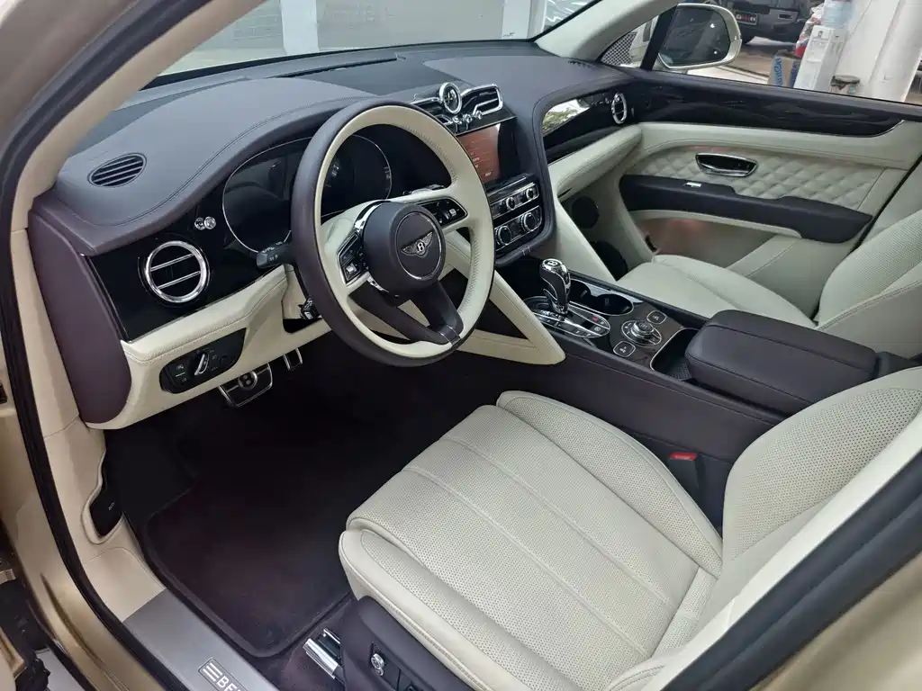 Bentley Bentayga — миниатюра 5