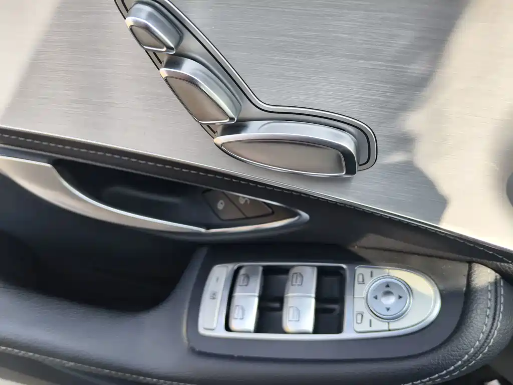 Mercedes-Benz C-Class — миниатюра 16