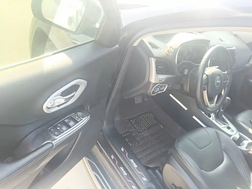 Jeep Cherokee — миниатюра 16