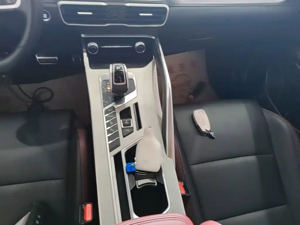 Geely Binyue — миниатюра 14