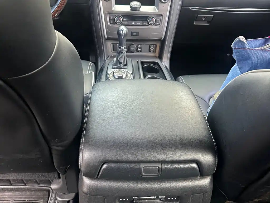 Nissan Patrol — миниатюра 12