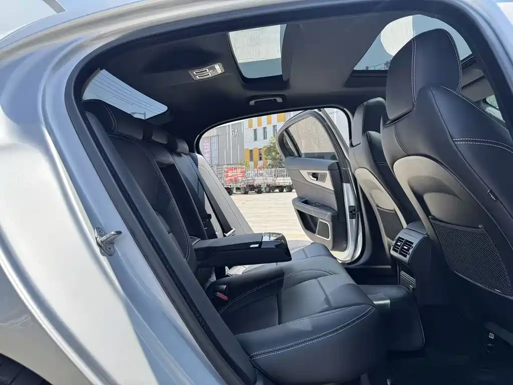 Jaguar XEL — миниатюра 21