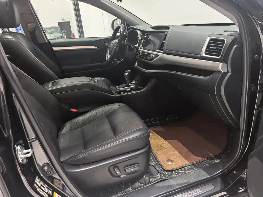 Toyota Highlander — миниатюра 7