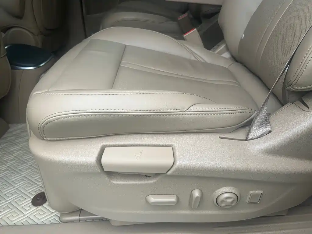 Buick GL8 — миниатюра 10