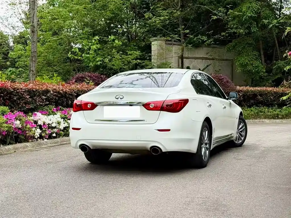Infiniti Q50L 2016 2.0T Enjoy