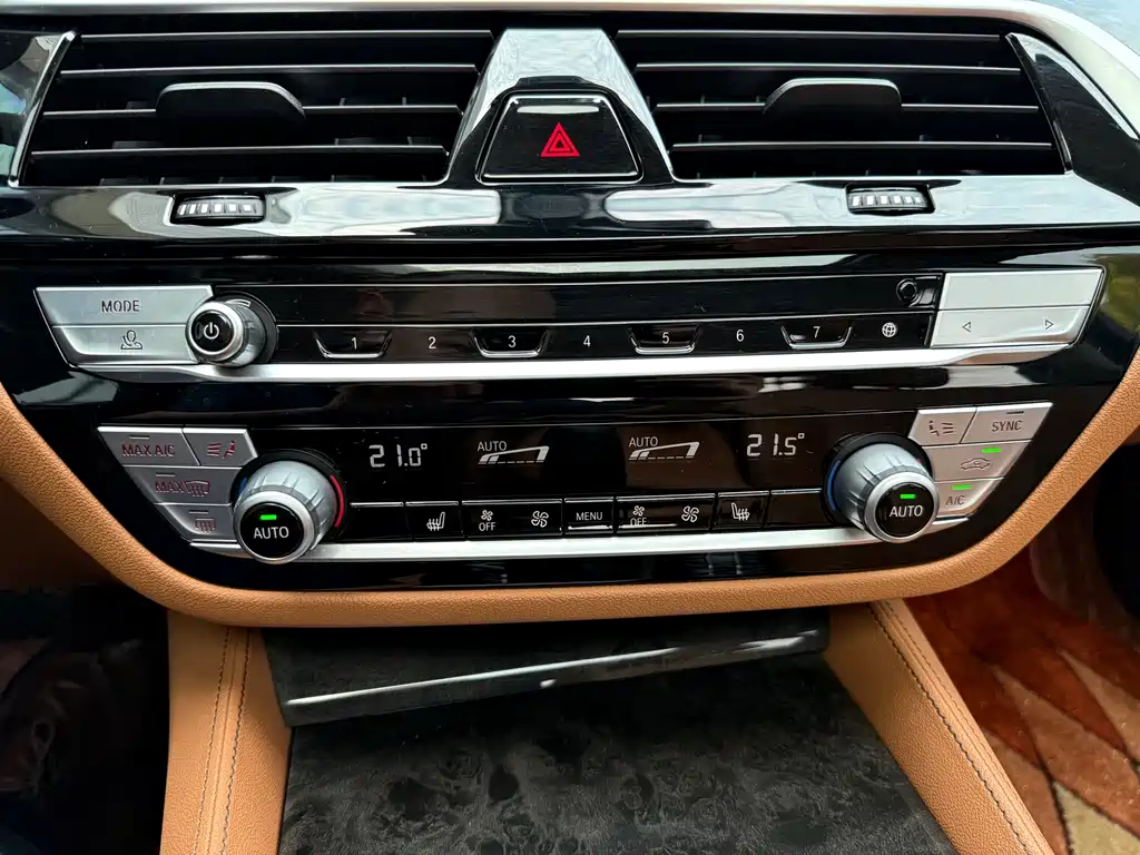 BMW 5 Series — миниатюра 13