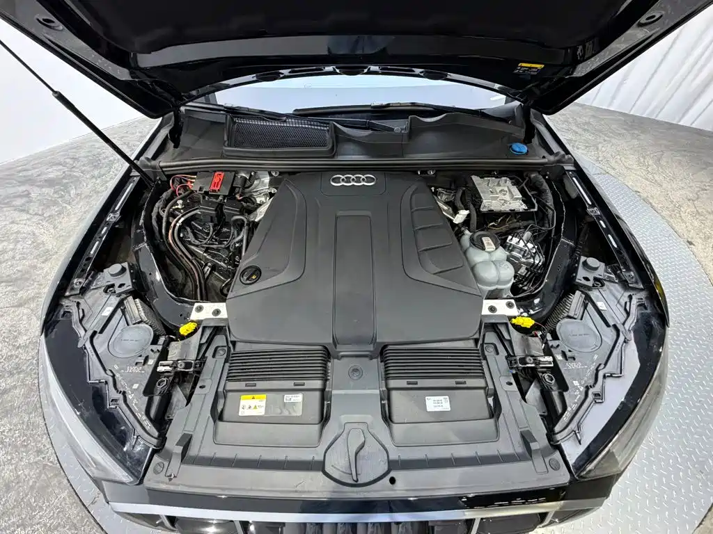 Audi Q7 — миниатюра 5