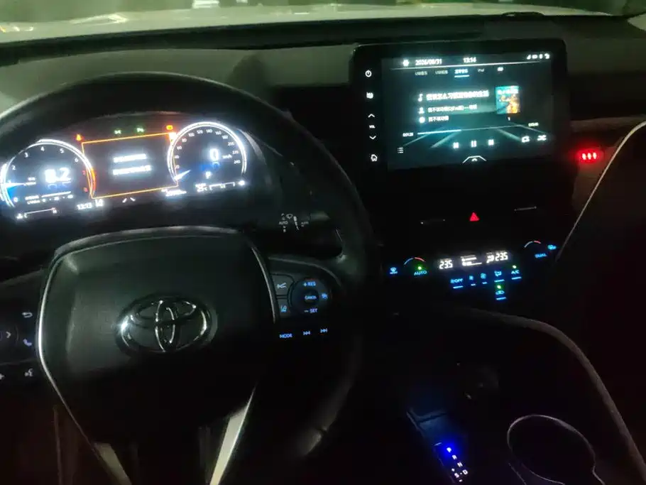 Toyota Camry — миниатюра 12