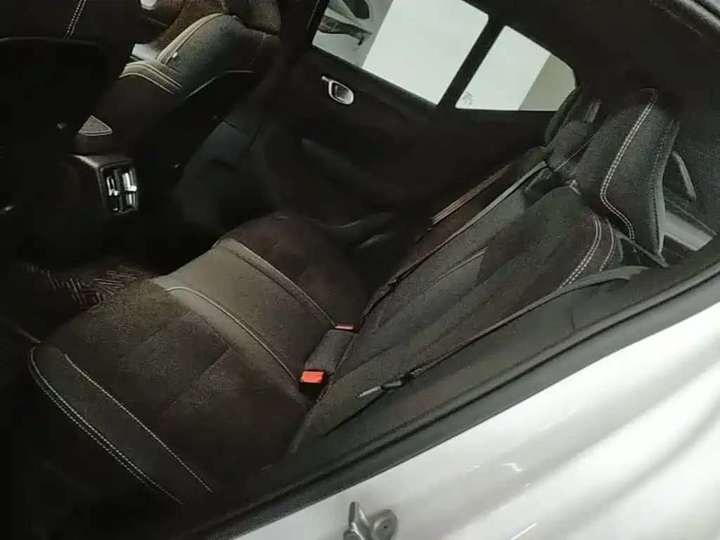Volvo XC40 NEV — миниатюра 17