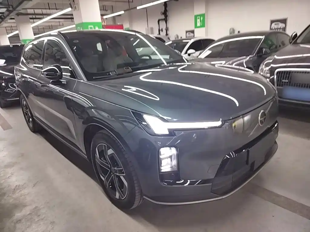 Volvo XC70 PHEV — миниатюра 4