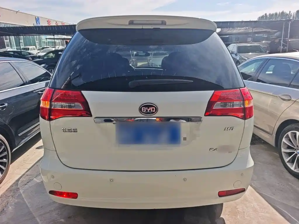 BYD M6 — миниатюра 6