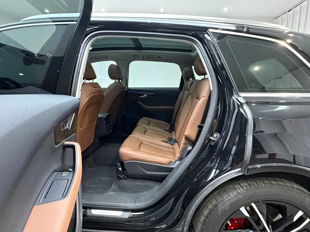 Audi Q7 — миниатюра 10