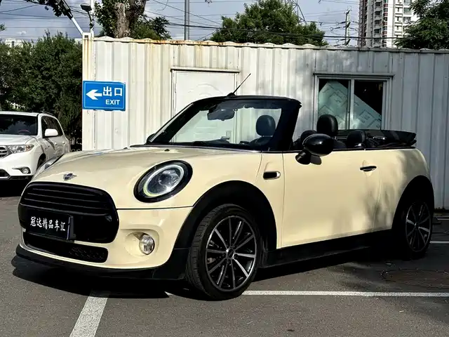 MINI Cabrio — фото 1