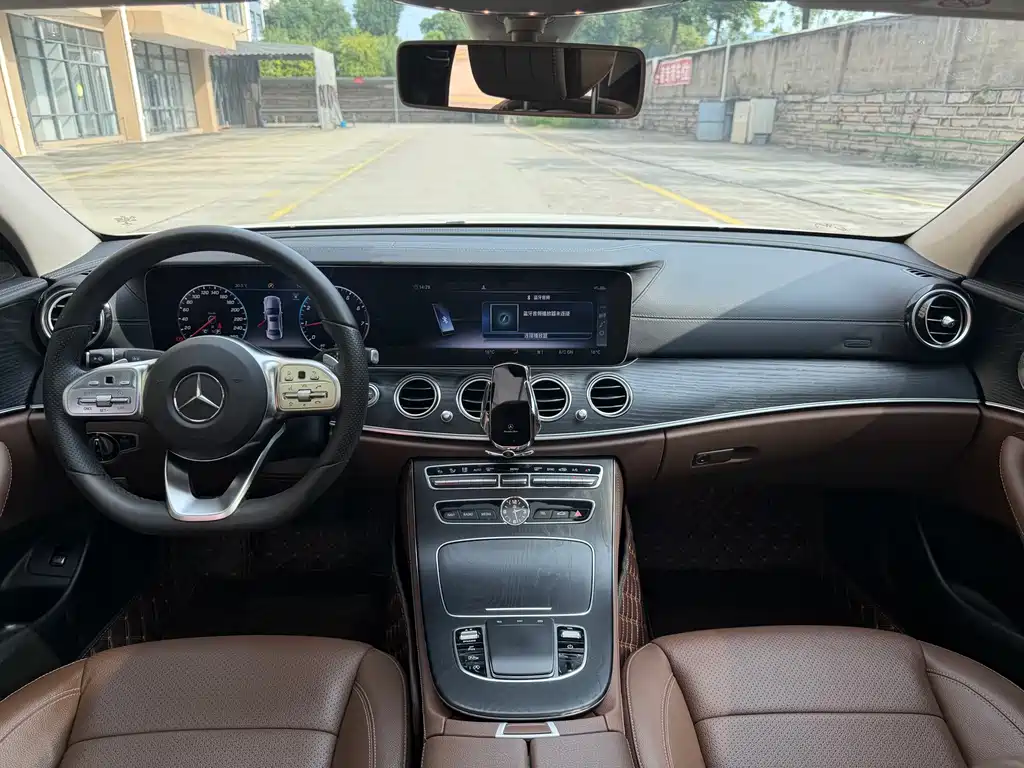 Mercedes-Benz E-Class — миниатюра 7