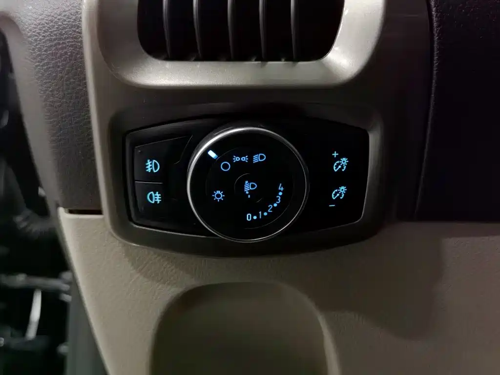Ford Tourneo — миниатюра 21