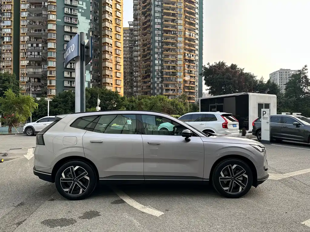 Volvo XC70 PHEV — миниатюра 4