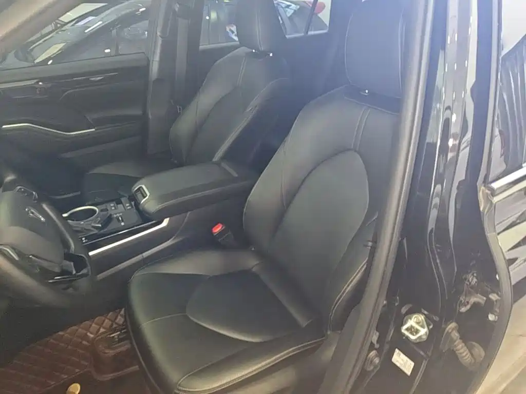 Toyota Crown Kluger — миниатюра 15