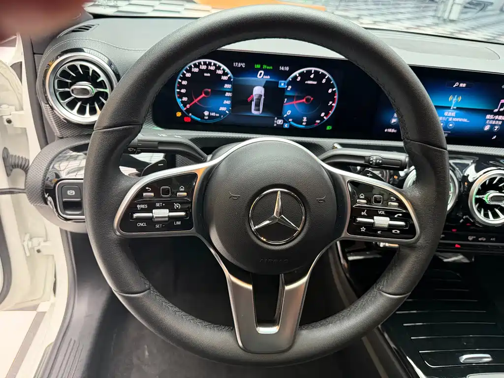 Mercedes-Benz A-Class — миниатюра 14
