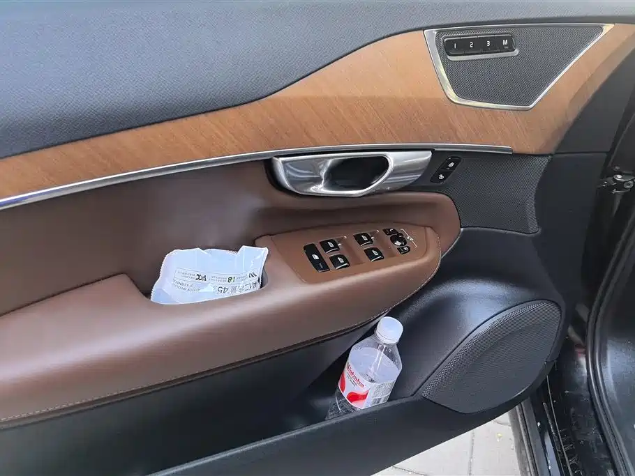 Volvo XC90 2025 B6 Luxury 7 мест