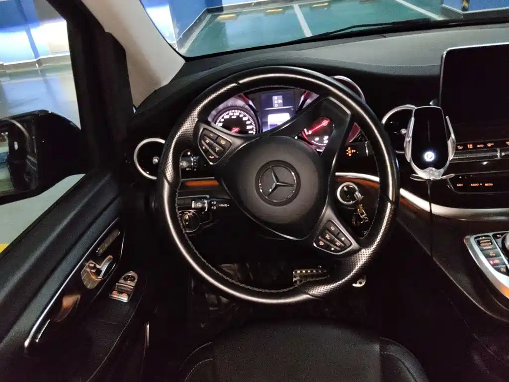 Mercedes-Benz V-Class — миниатюра 11