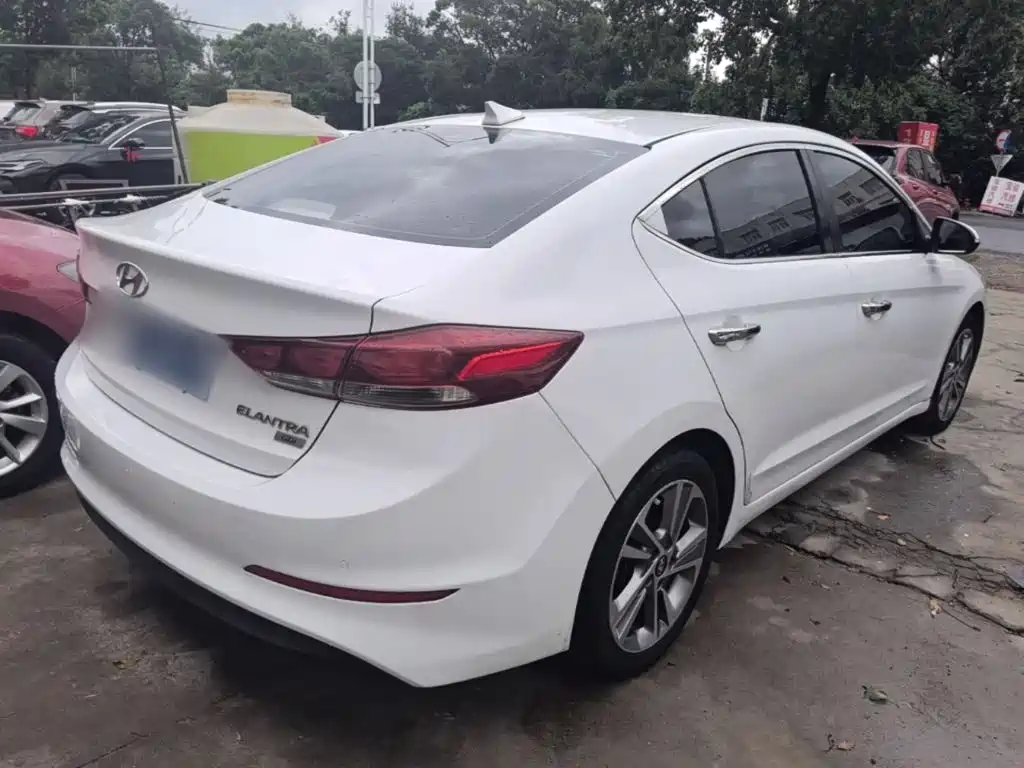 Hyundai Elantra — миниатюра 7