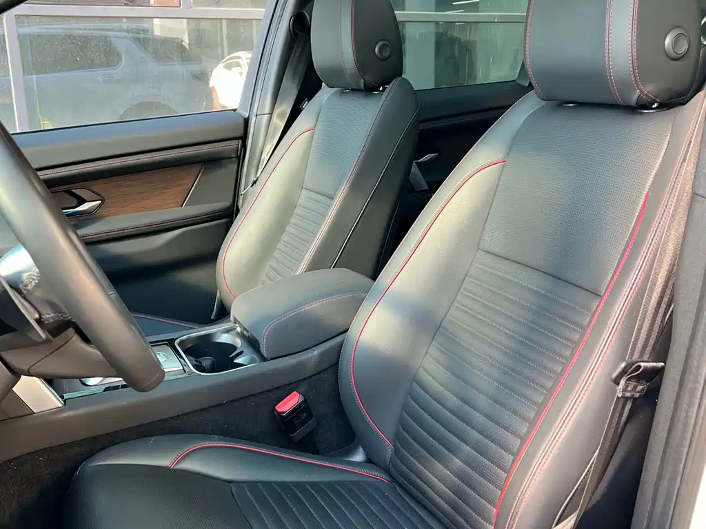 LAND ROVER DISCOVER NEW ENERGY SOURCES FOR SPORTS