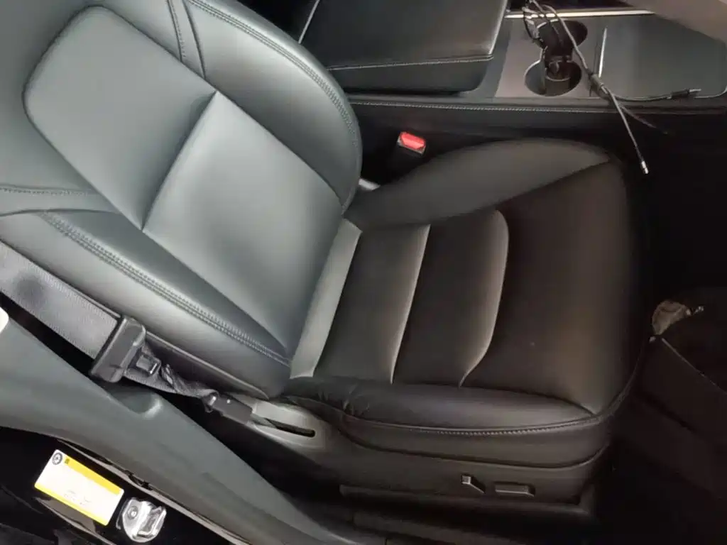 Tesla Model Y — миниатюра 25