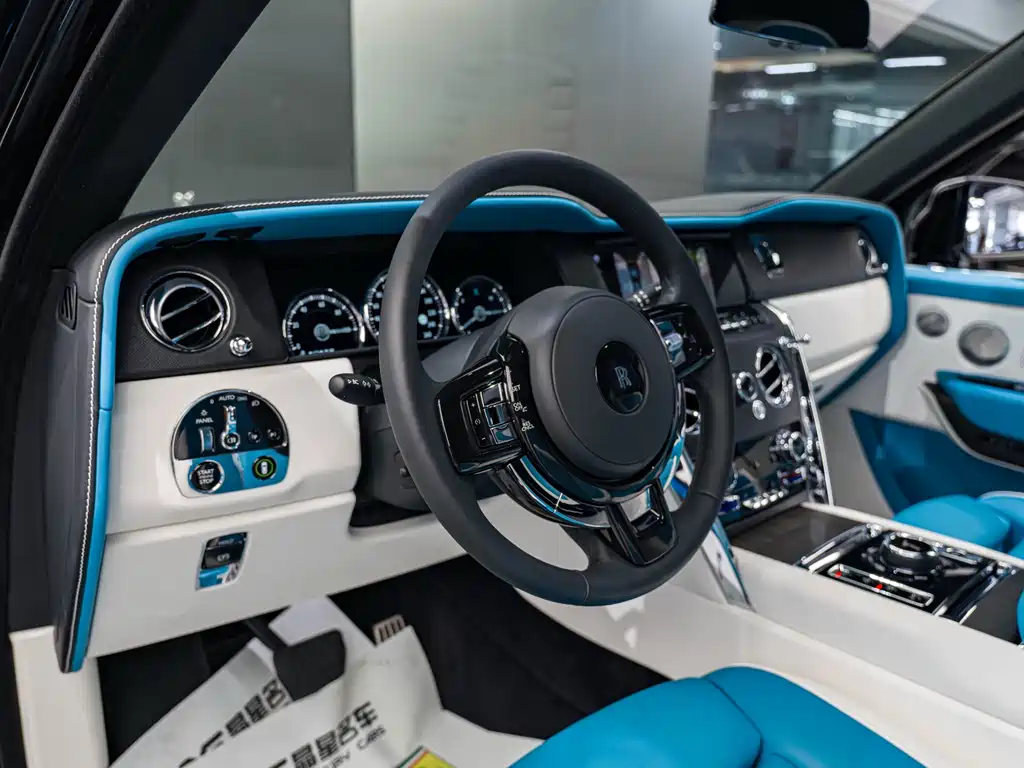 Rolls-Royce Cullinan 2018 мест