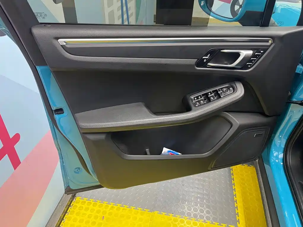 Porsche Macan — миниатюра 7