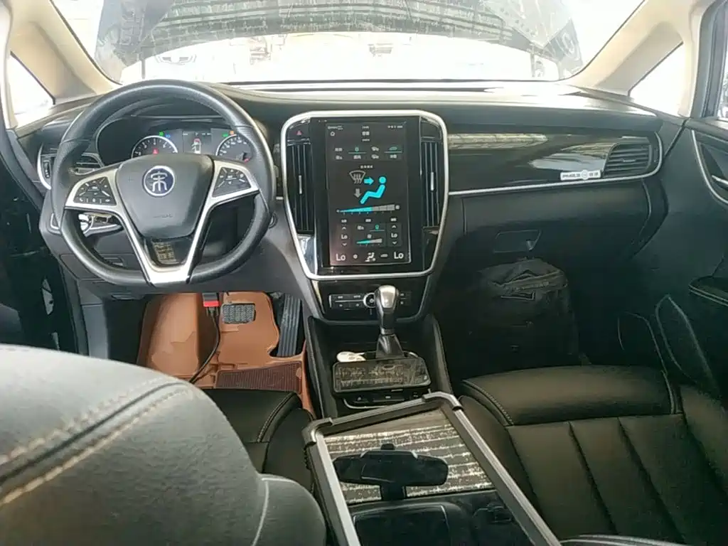 BYD MAX — миниатюра 10
