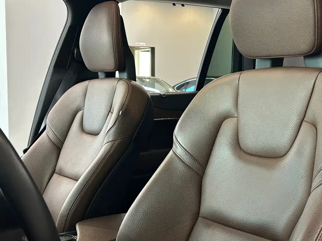 Volvo XC90 — миниатюра 12