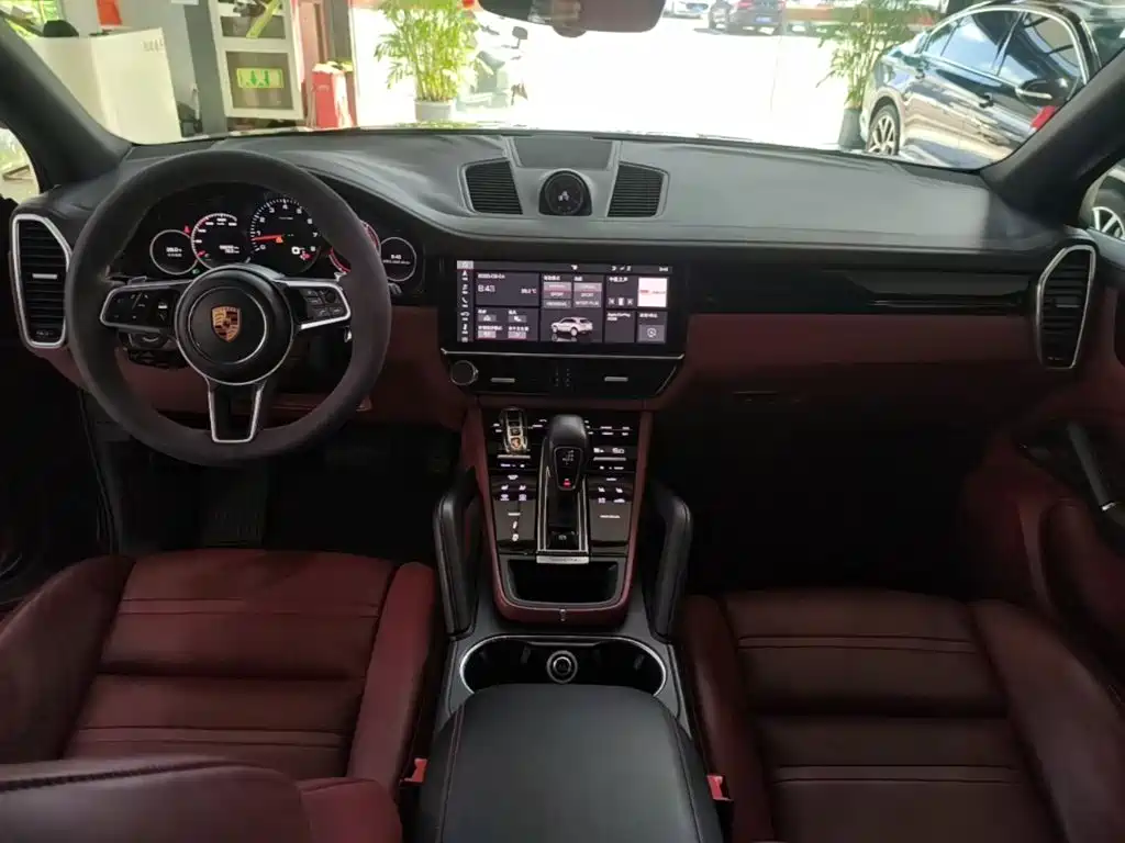 Porsche Cayenne — миниатюра 10