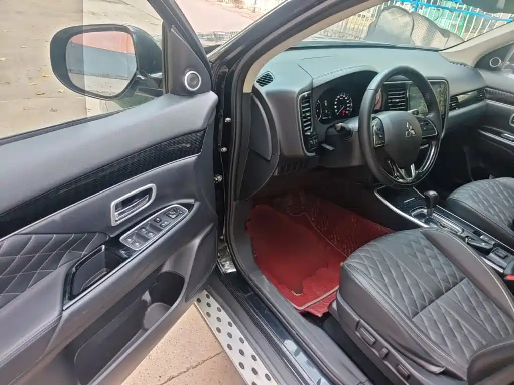 Mitsubishi Outlander — миниатюра 16