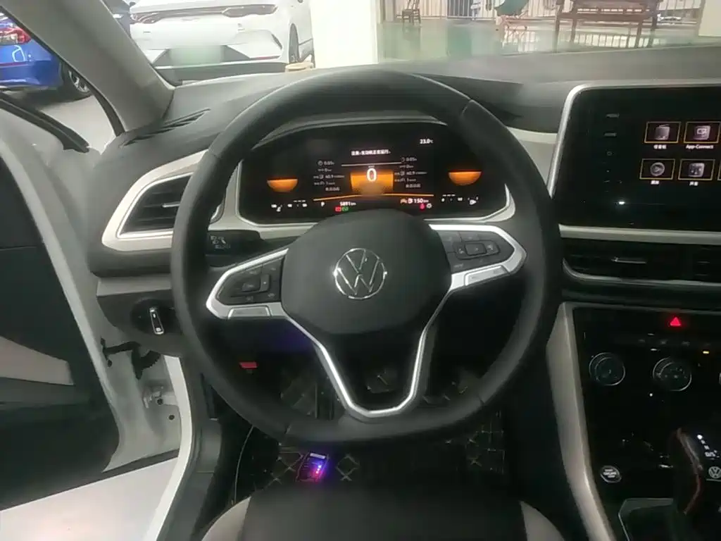 Volkswagen T-Roc — миниатюра 11