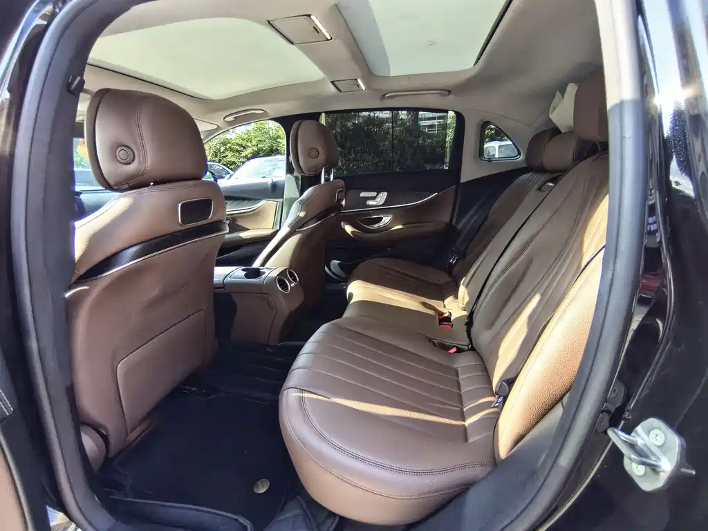 Mercedes-Benz E-Class — миниатюра 6