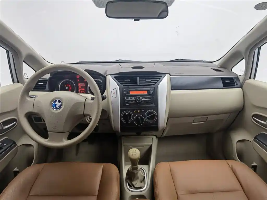 Venucia D50 2014 1.6L MT