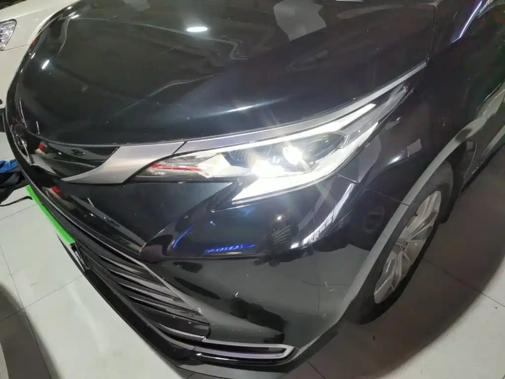 Toyota Sienna — миниатюра 24