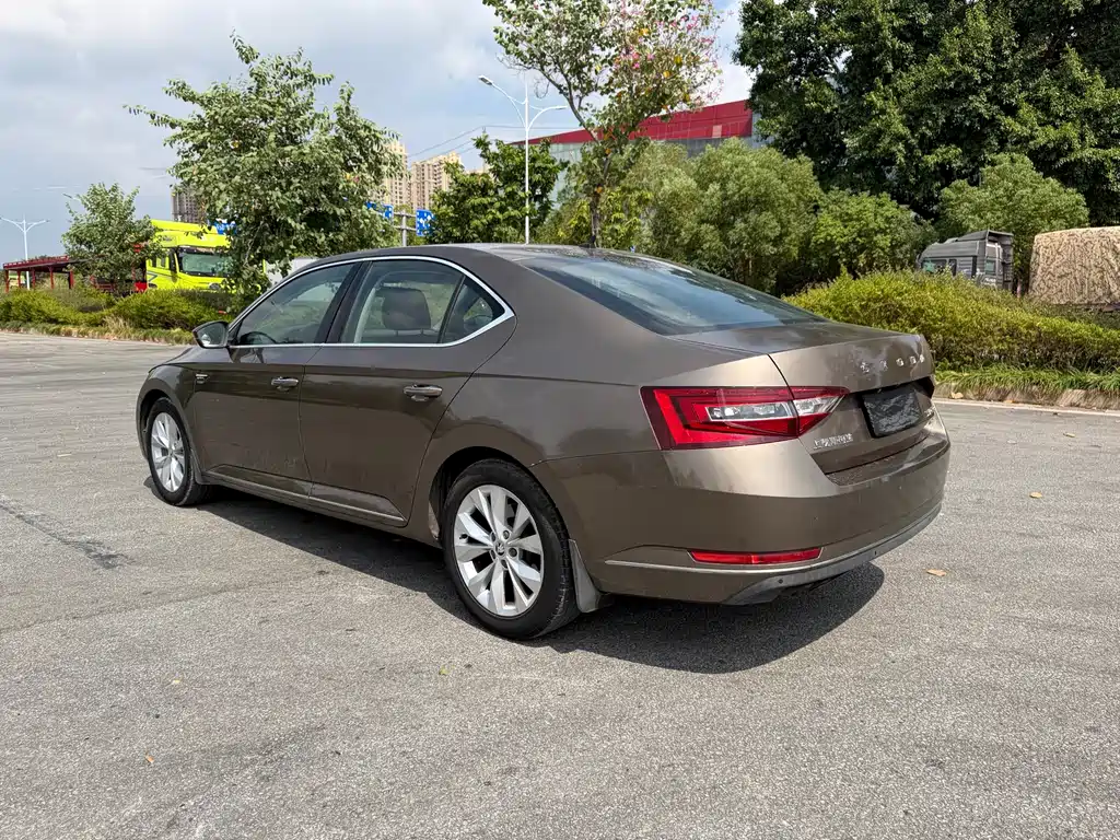Skoda Superb — миниатюра 6