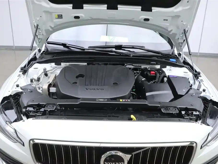 Volvo S60 2025 B4 Luxury